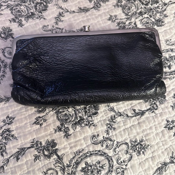 HOBO Lauren Clutch Wallet Black Crinkle Leather - Picture 1 of 12